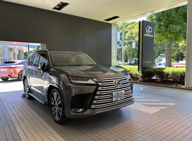 LEXUS LX600