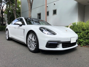 PORSCHE Panamera 4